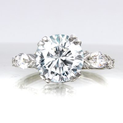 Classic Style Diamond Engagement Ring 5.25 CT 18k Gold Round Shape
