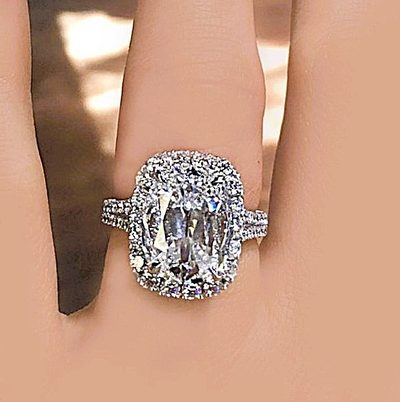 GIA Certified 4.00 CT Total Cushion & Round Diamond Ring - Split Shank - 18K
