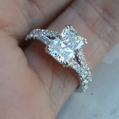GIA Certified 2.50 Carat Radiant Cut Diamond Engagement Ring 18k White Gold