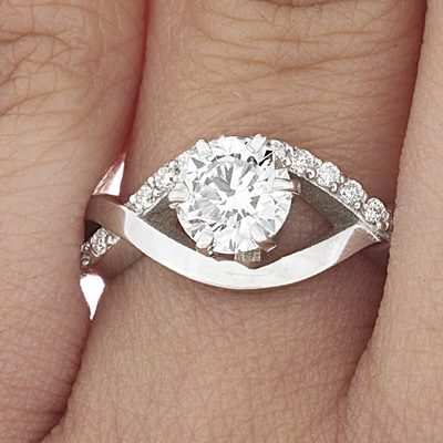 GIA Certified 1.80 TCW Round Shape H-VS1 Diamond Engagement Ring-  18K Gold