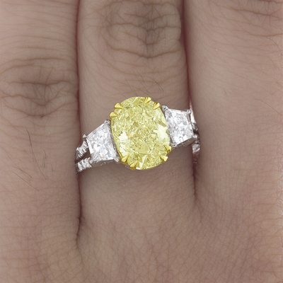 GIA Certified 4.00 CT Center Diamond & Platinum Setting with Round & Trapezoids
