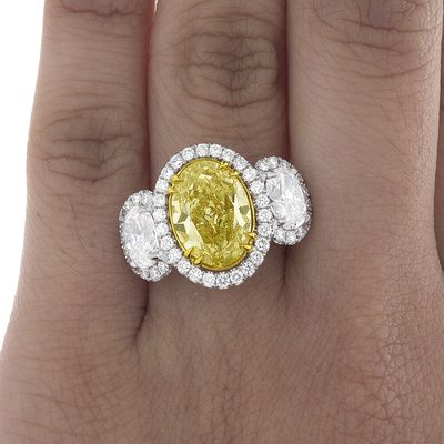 18K Gold Engagement Ring Oval Cut Diamond 5.60 Ct VS1 GIA Certified Fancy Yellow