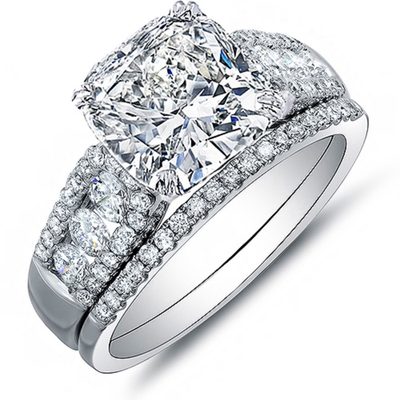 GIA Certified 2.50 CT Cushion and Round Cut 18k Gold Diamond Bridal Set Ring
