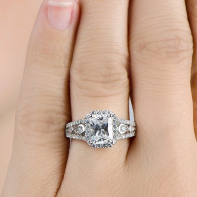 Alluring Radiant & Round Cut 18k 3.00 CT GIA Certified Diamond Engagement Ring