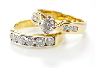 4 Prong Setting Round Cut 2.50 Carat Diamond Bridal Set Ring in 18k Yellow Gold